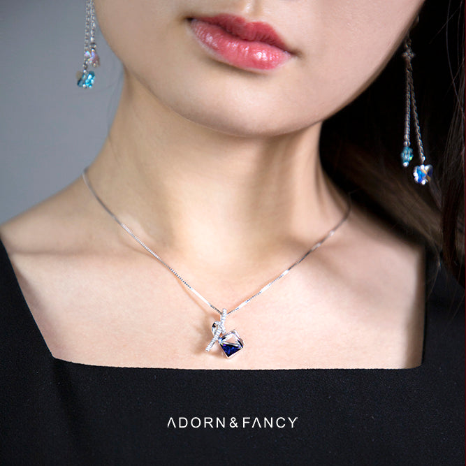 ADORN & FANCY 賽壬|扭結立方深藍漸變水晶項鍊