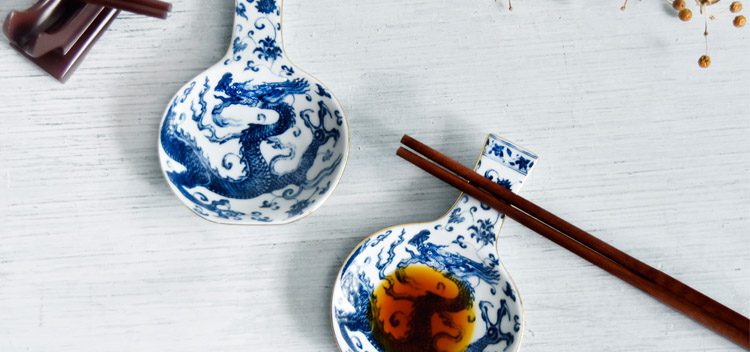 TALES 神話言 故宮神話系列 瓶安蘸福 青花龍醬碟筷架