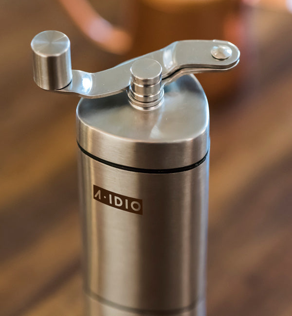 A-IDIO 精工手搖磨豆機（附清潔刷）