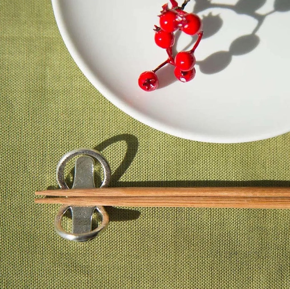 能作 純錫8字形筷架組 (五入)