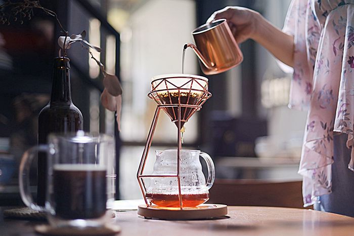 A-IDIO 人文時尚手沖細口壺350ml(含溫度計、木蓋)-香檳金