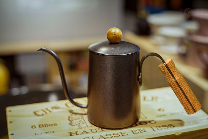 A-IDIO｜黑金木手沖壺(600ml)