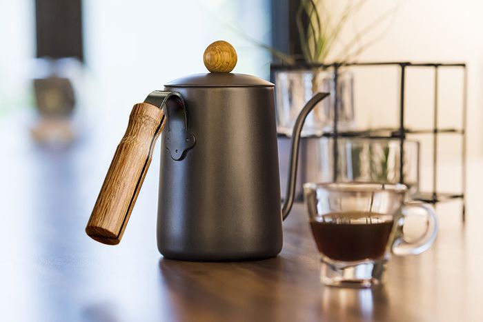 A-IDIO｜黑金木手沖壺(600ml)