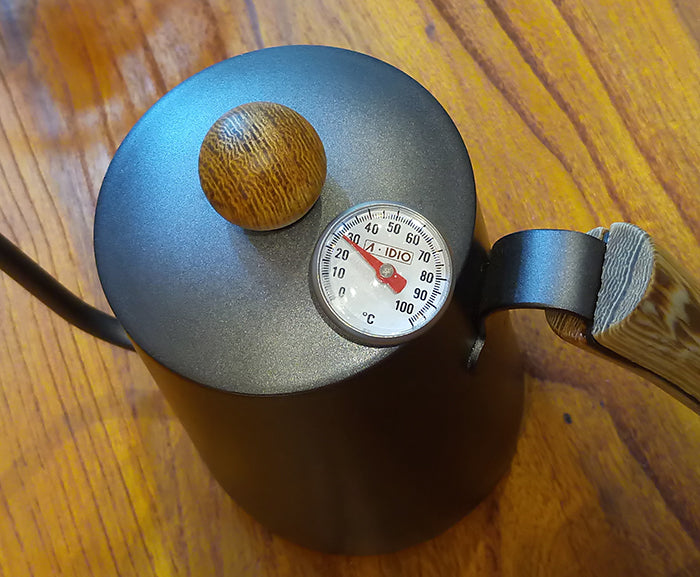 A-IDIO｜黑金木手沖壺(600ml)