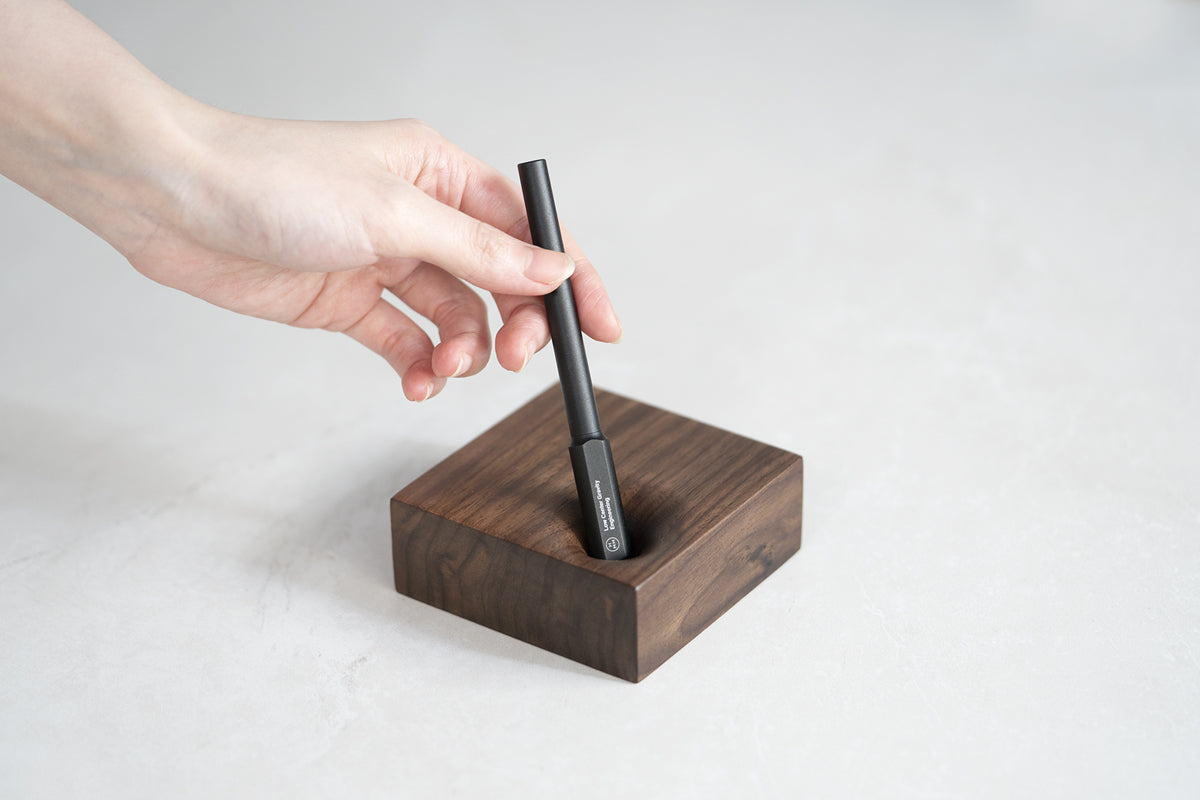 HMM 質感書寫禮盒（胡桃木質底座＋鉛錘筆）