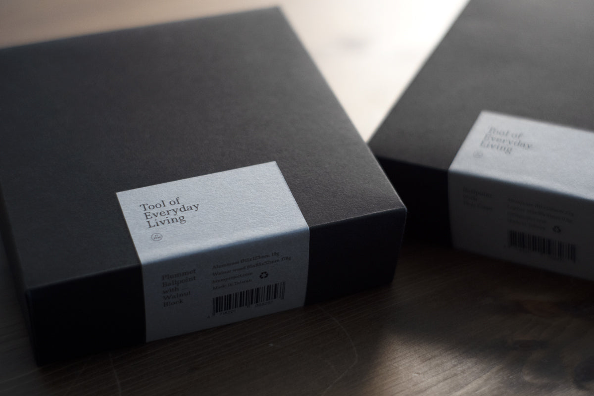 HMM 質感書寫禮盒（胡桃木質底座＋鉛錘筆）